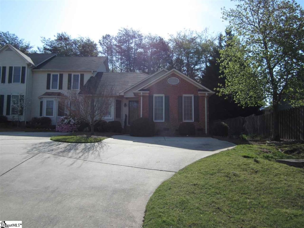 Russton Place, Taylors community