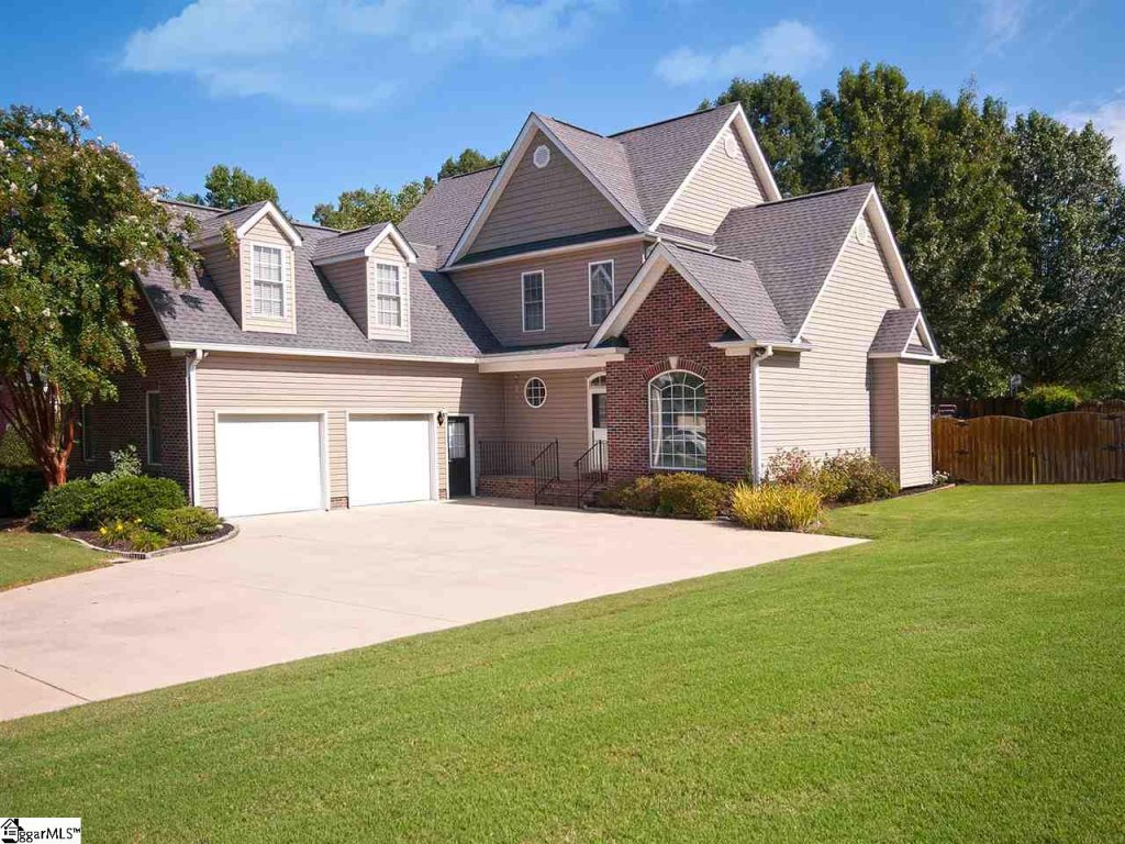 2 Oakmont Court