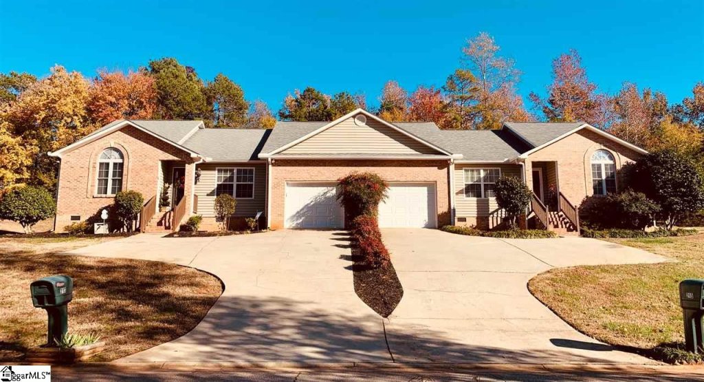 213 & 215 River Oaks Circle