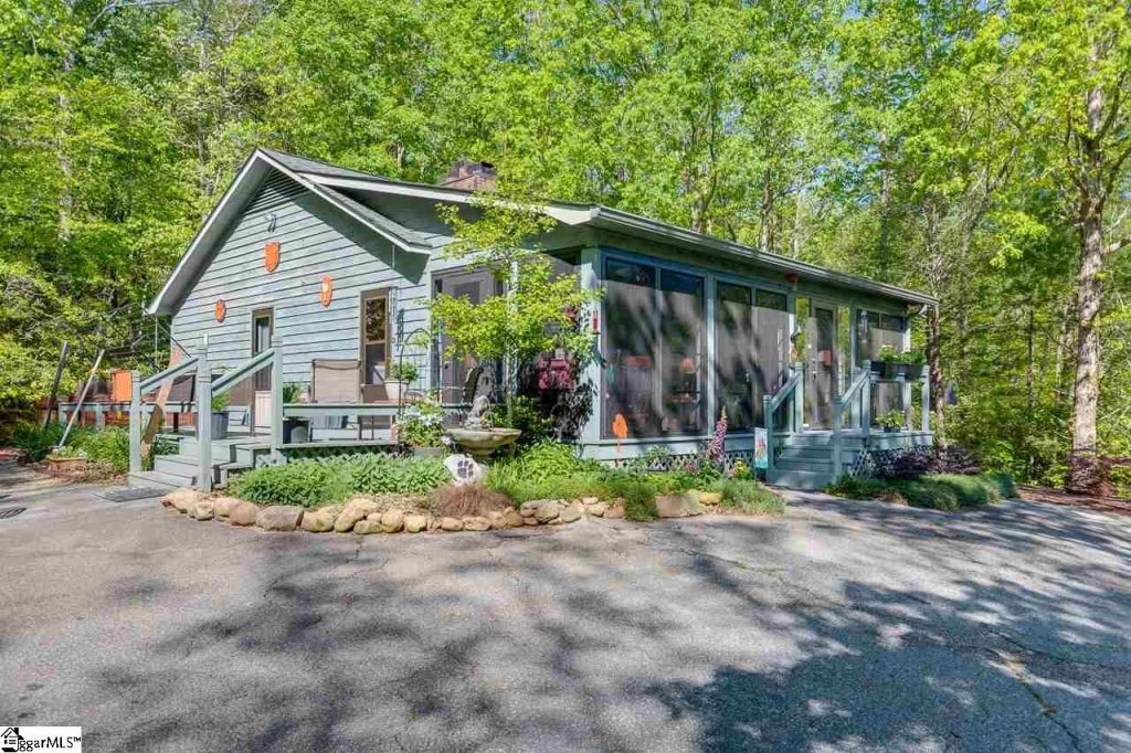 25 Spring Park Drive