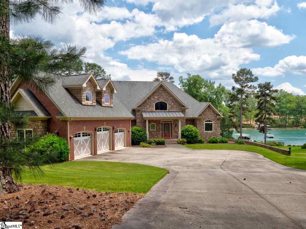 200 Pinecroft Court
