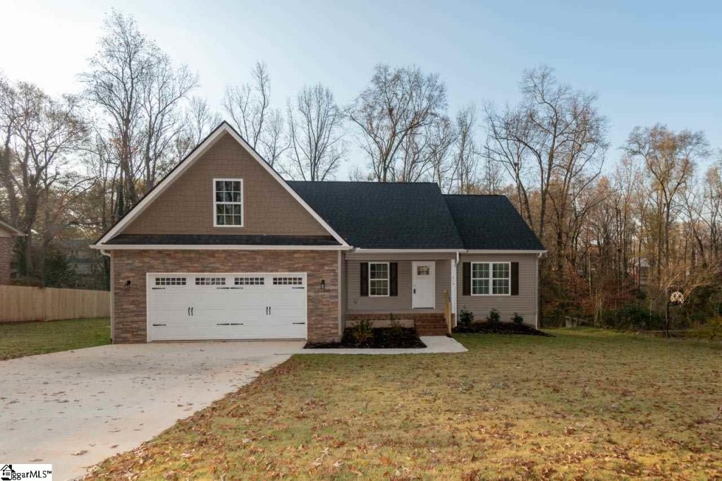 313 Lakewood Circle