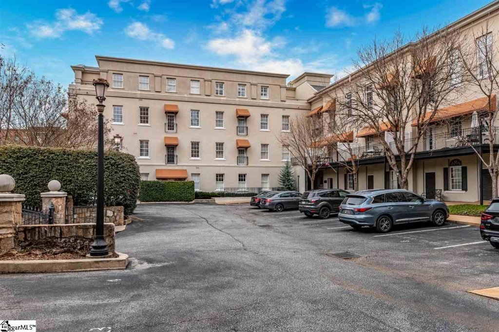 100 W Court Street #3G