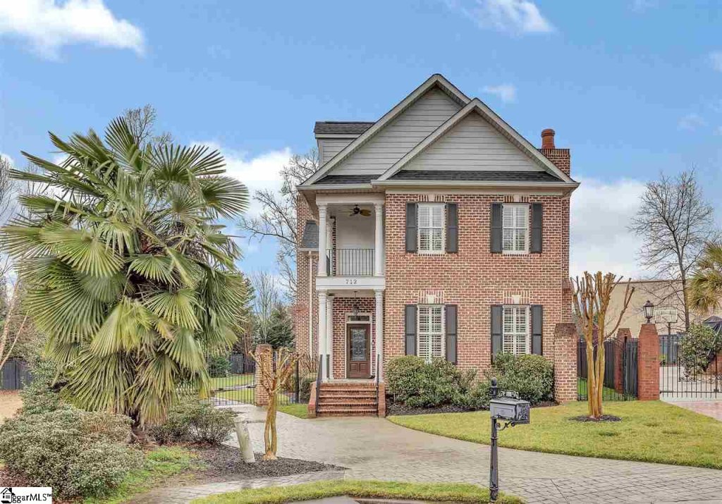 712 Lady Hillingdon Court