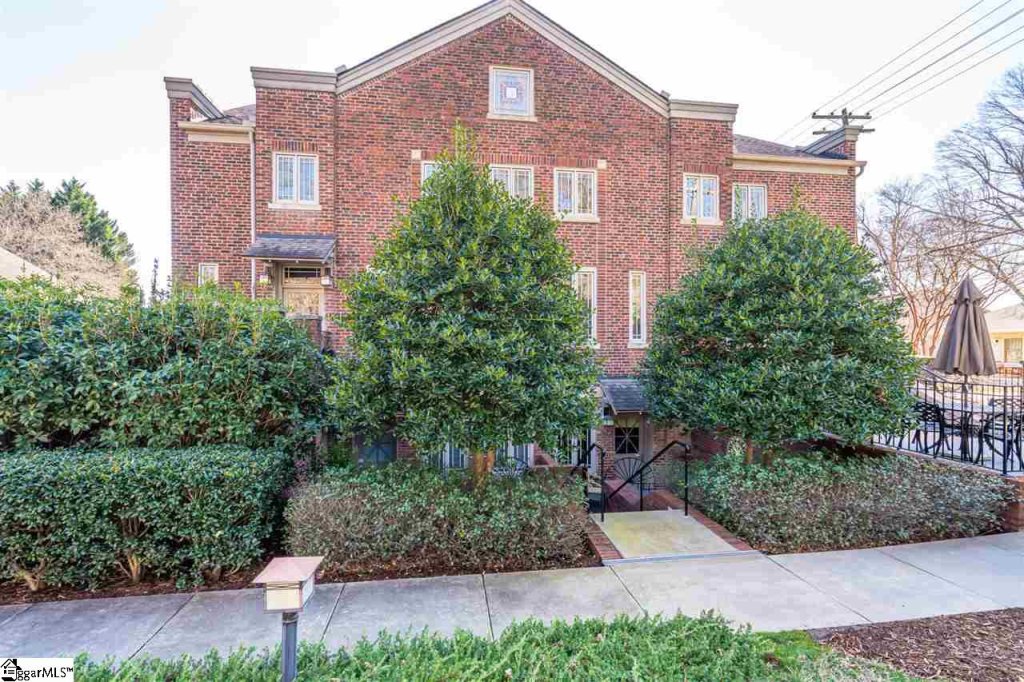 325 Hampton Avenue #102