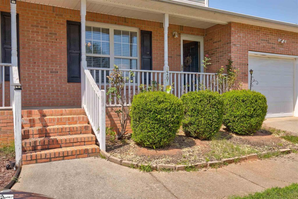 220 River Oaks Circle