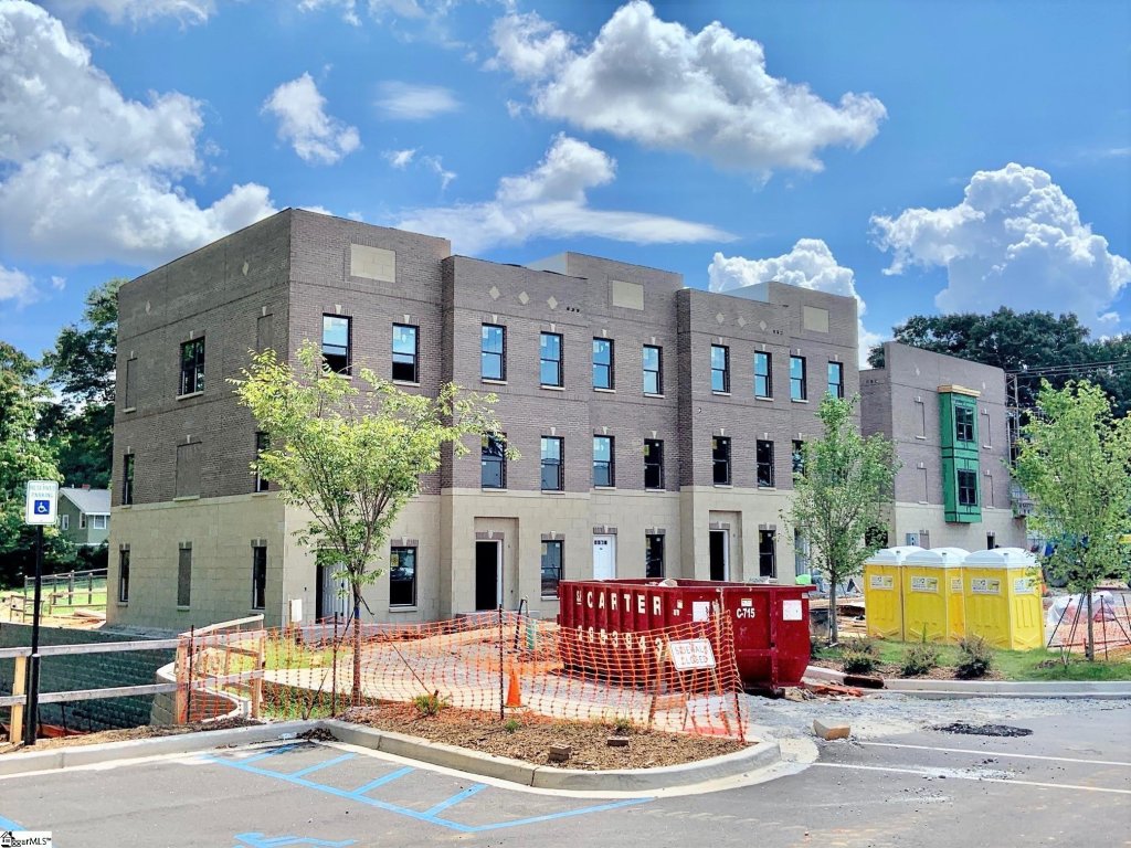 1503 E North Street 2104