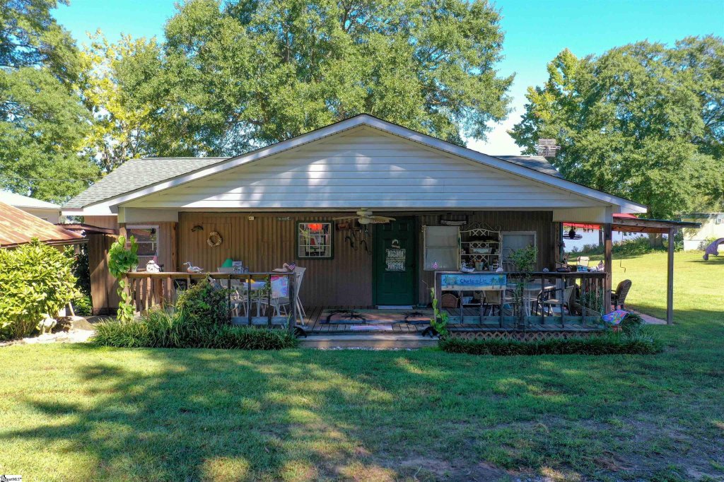 105 Labrador Drive