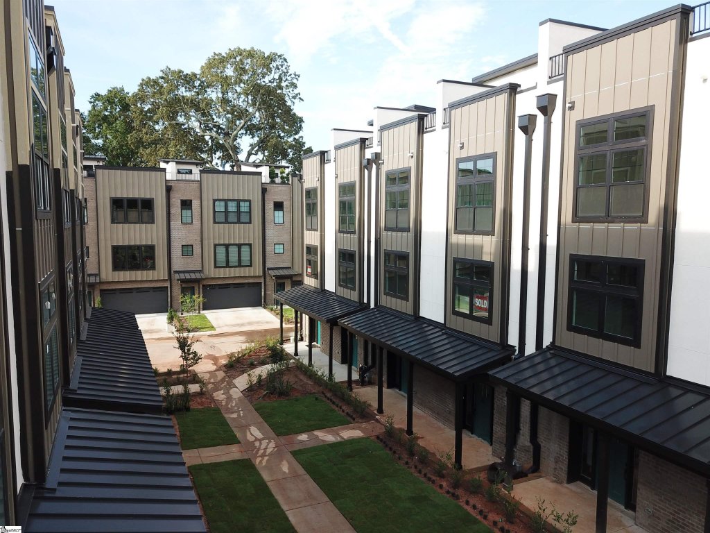 121 W Stone Avenue #8