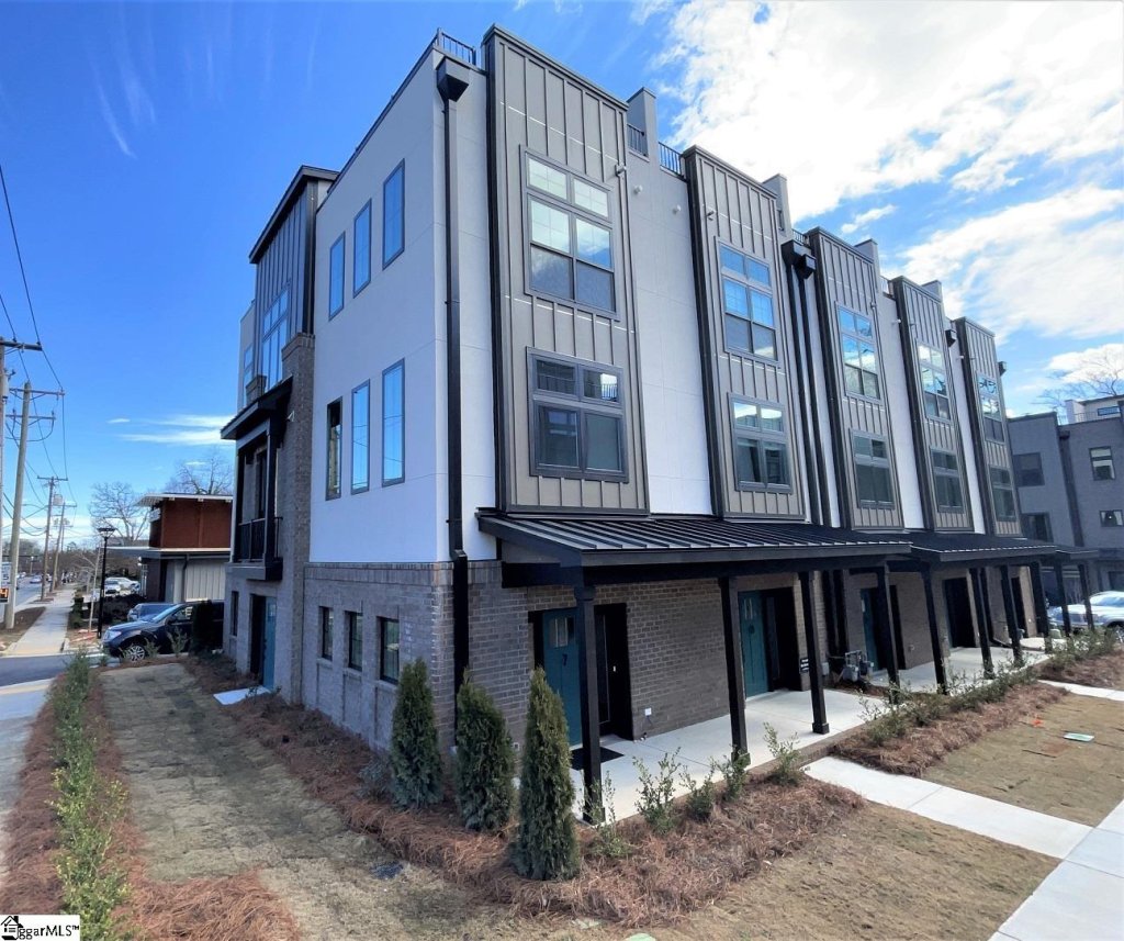 121 W Stone Avenue 7