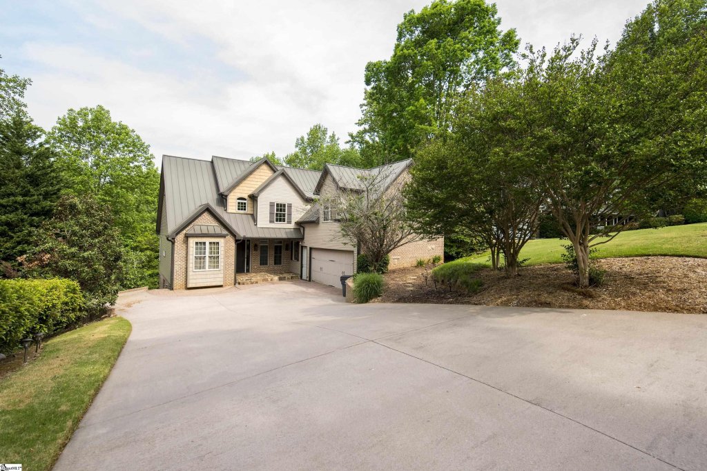 300 Golf View Lane