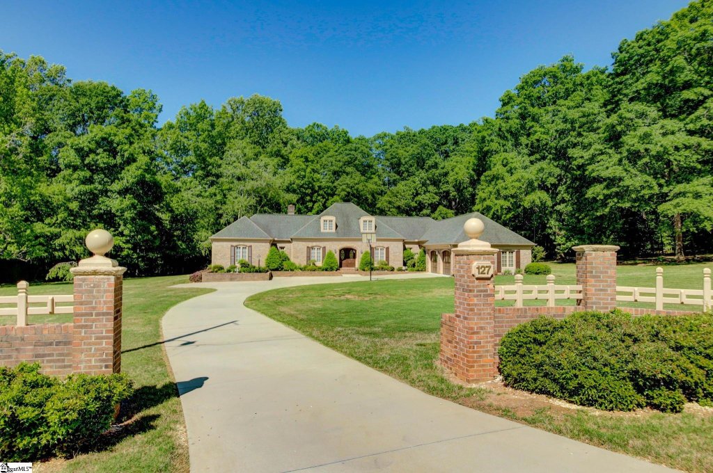 127 Kingswood Circle