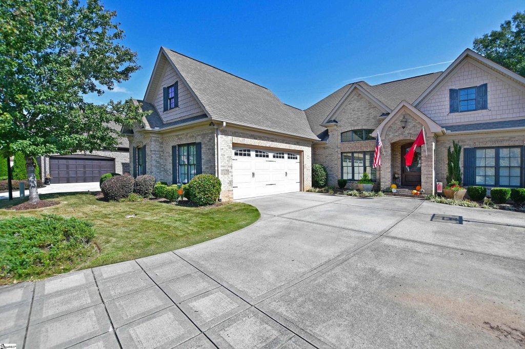 112 Charleston Oak Lane