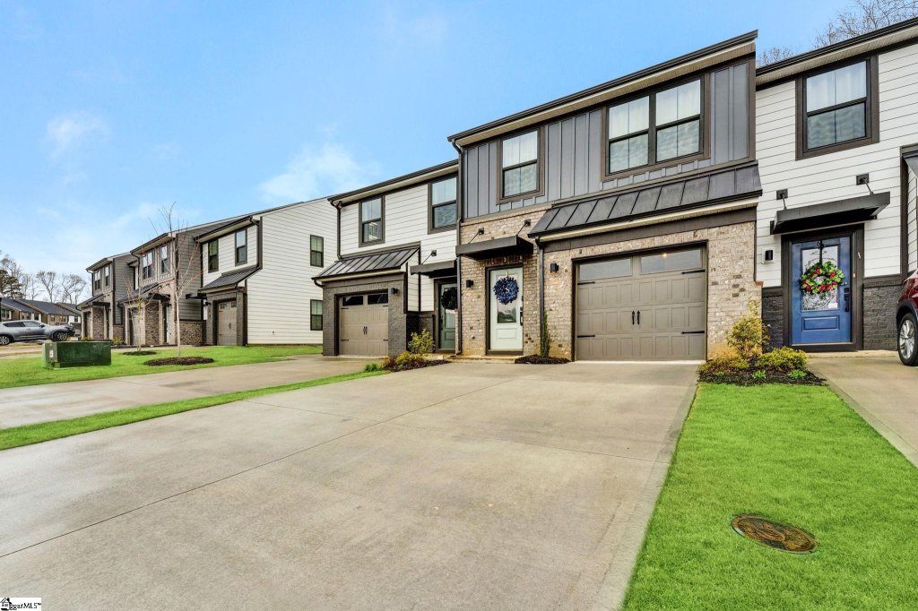 8 Connaught Court