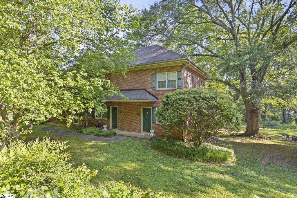 11 Faris Circle
