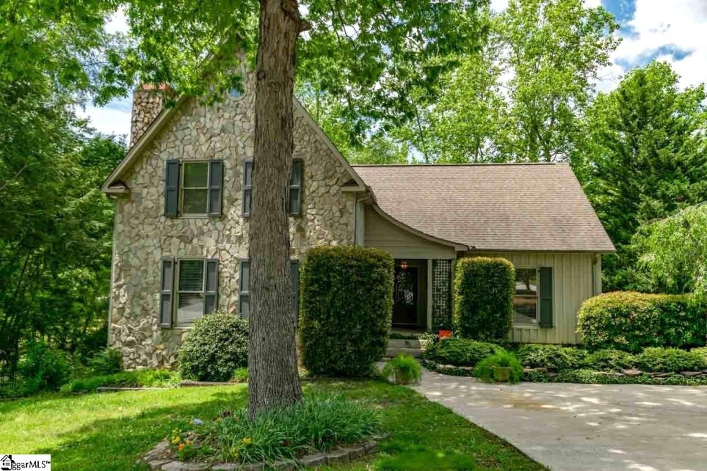 302 Golf View Lane