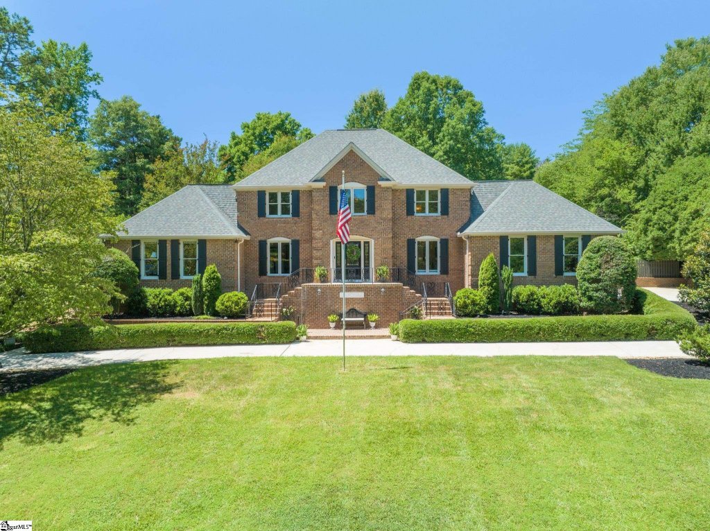 114 W Round Hill Road