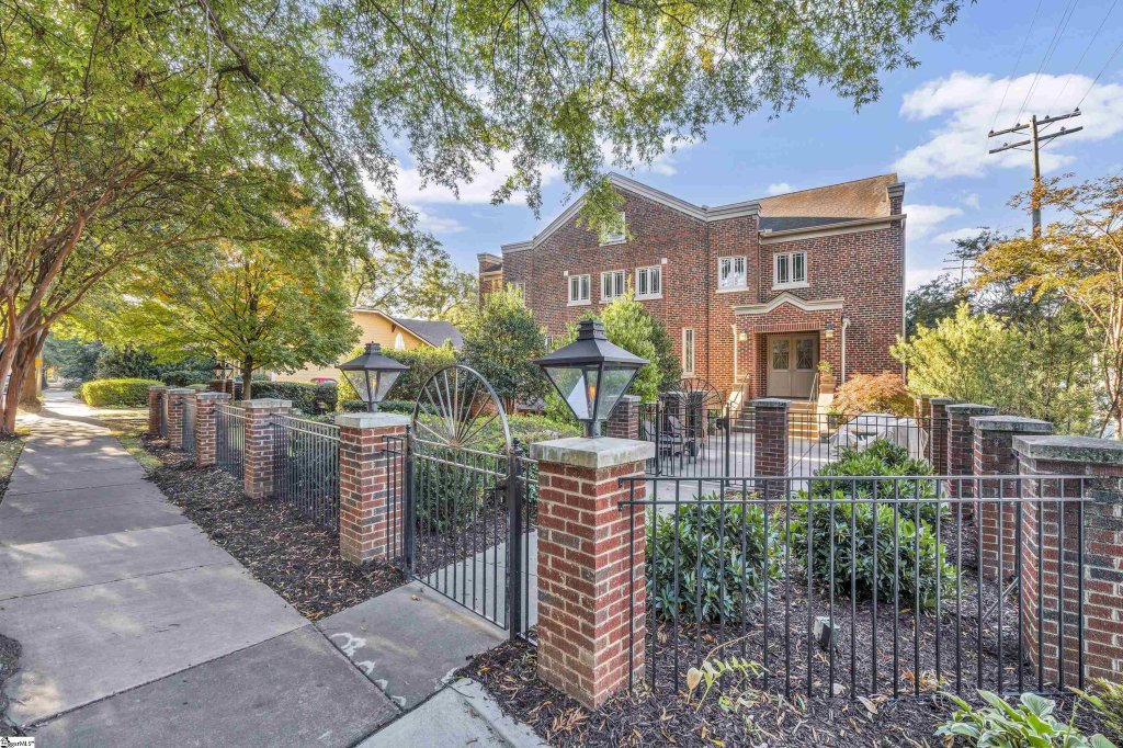 325 Hampton Avenue #105
