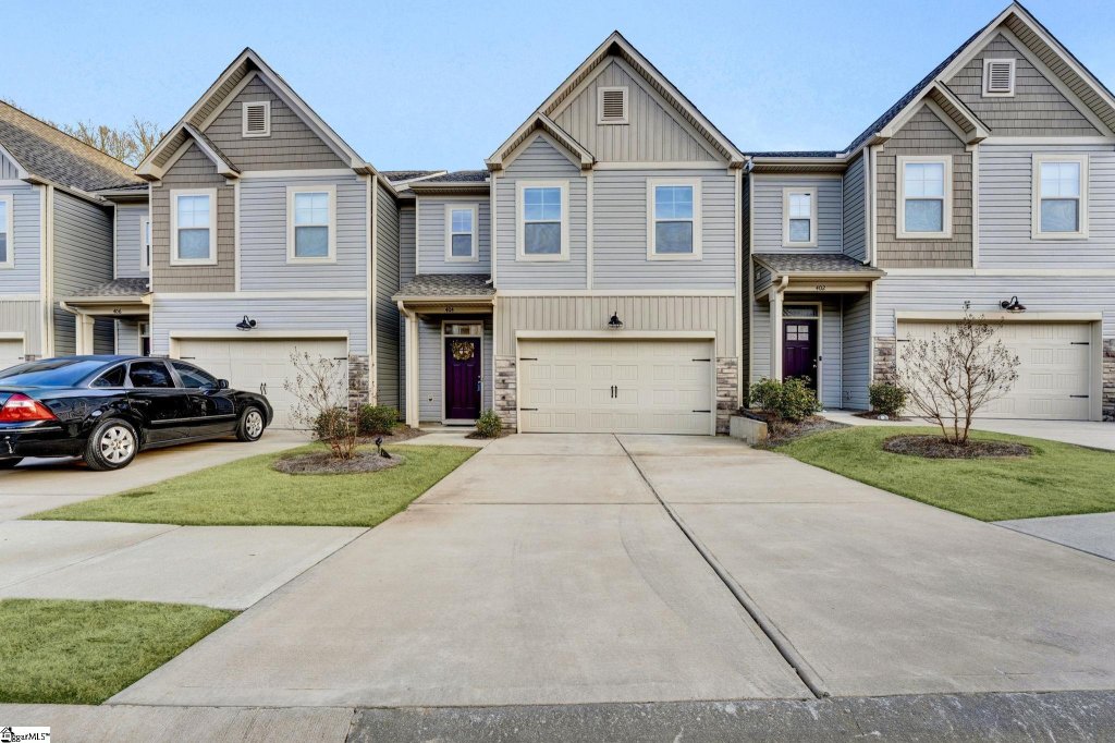 404 Cedar Bluff Way