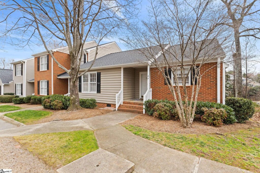 40 Wood Pointe Drive