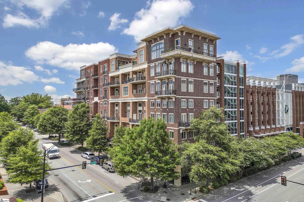 111 E Mcbee Avenue #203