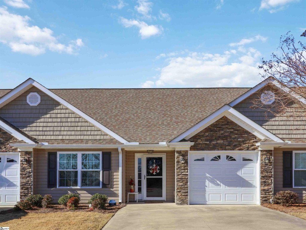 39 Eaglecrest Court