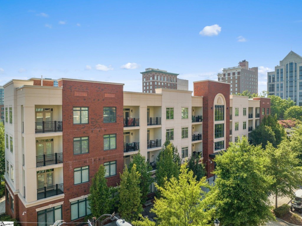 98 E Mcbee Avenue #213