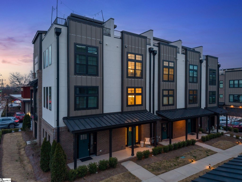 121 W Stone Avenue #8