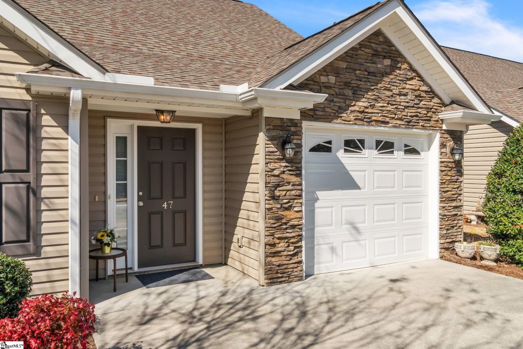 47 Eaglecrest Court