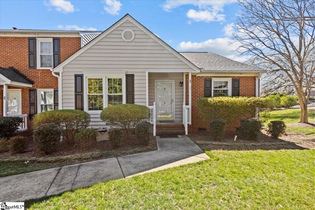 40 Wood Pointe Drive #1