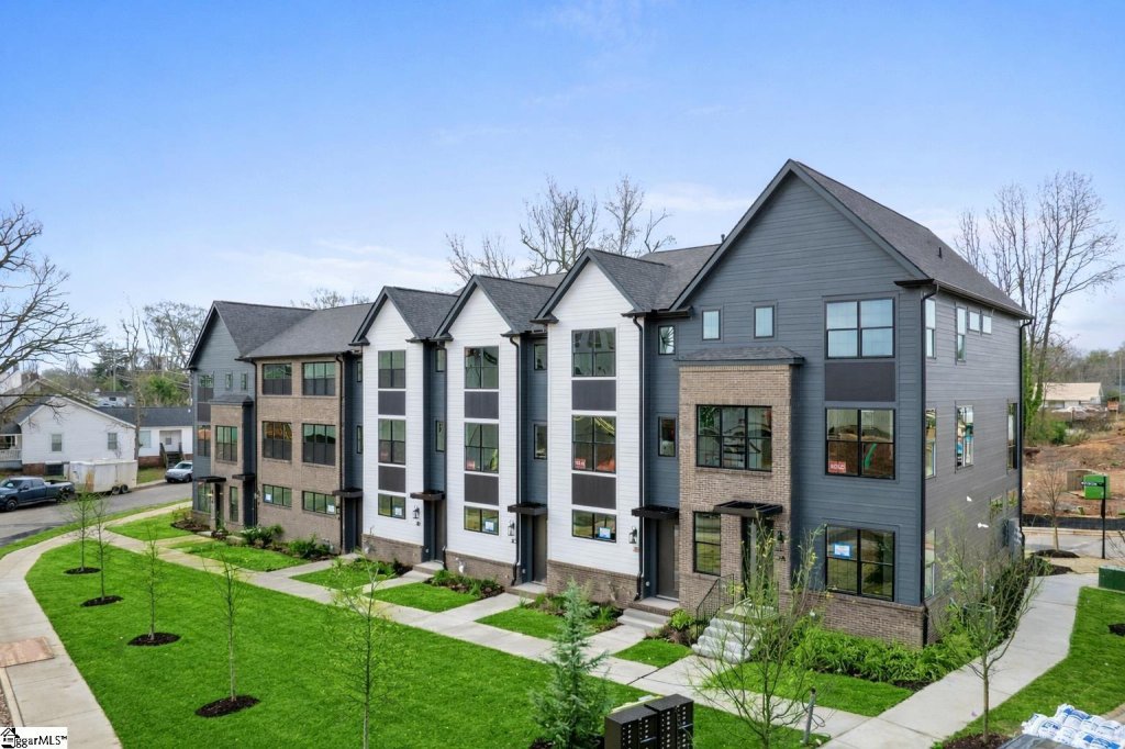 1305 Pendleton Street #18