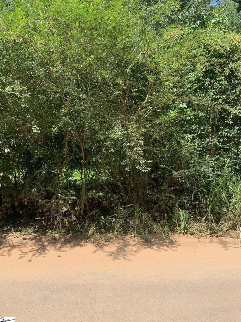 405 Lake Circle Drive