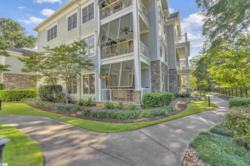 168 Ridgeland Drive #100