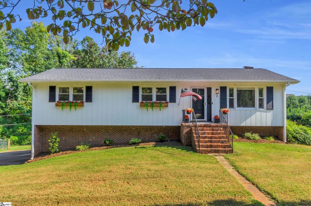 8 Knoll Circle