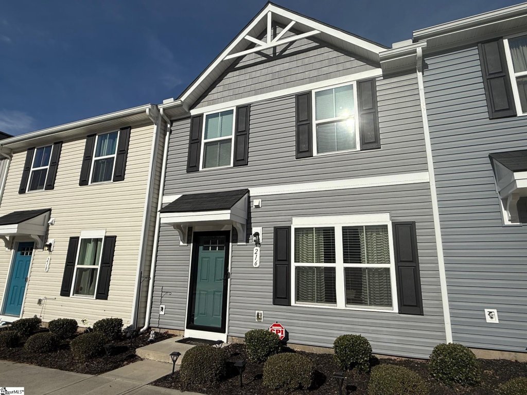 Walnut Hill Townes, Greer community