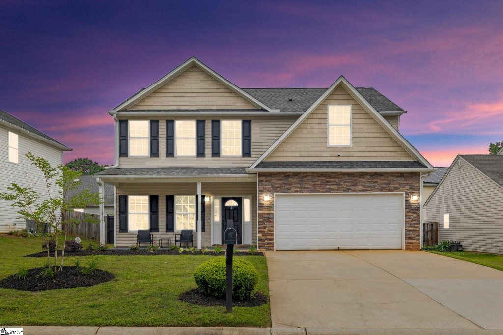 Creek Bank Commons, Simpsonville community