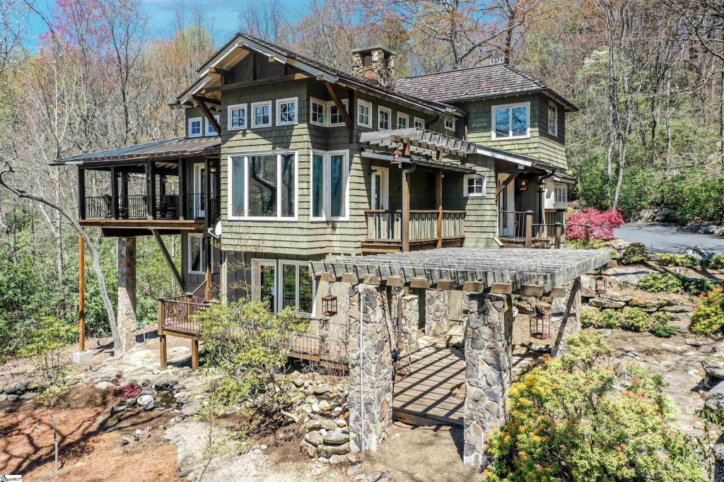 Cliff Ridge At Caesars Head, Cleveland community