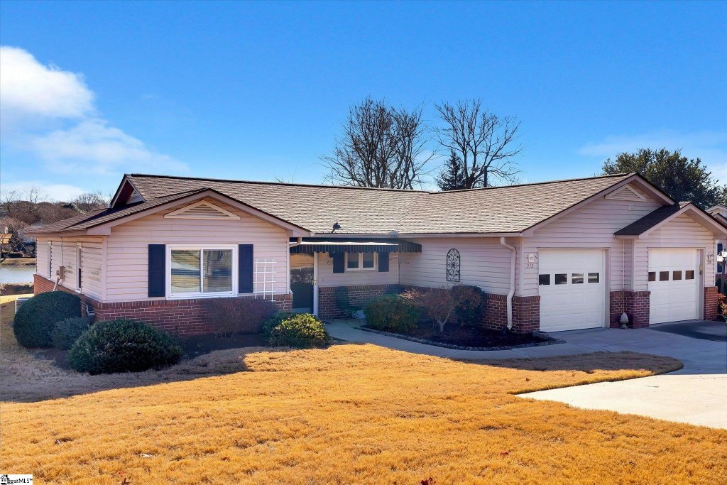 212 Lakeside Circle