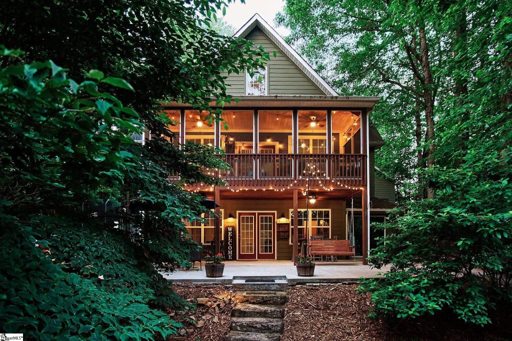 141 W Waters Edge Lane