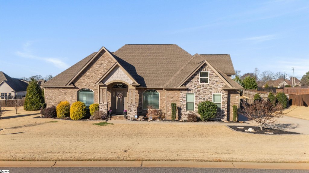 321 La Novia Court