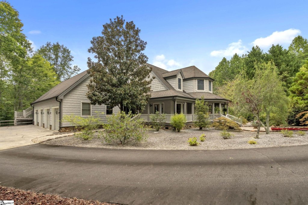 River Bluff, Cleveland community