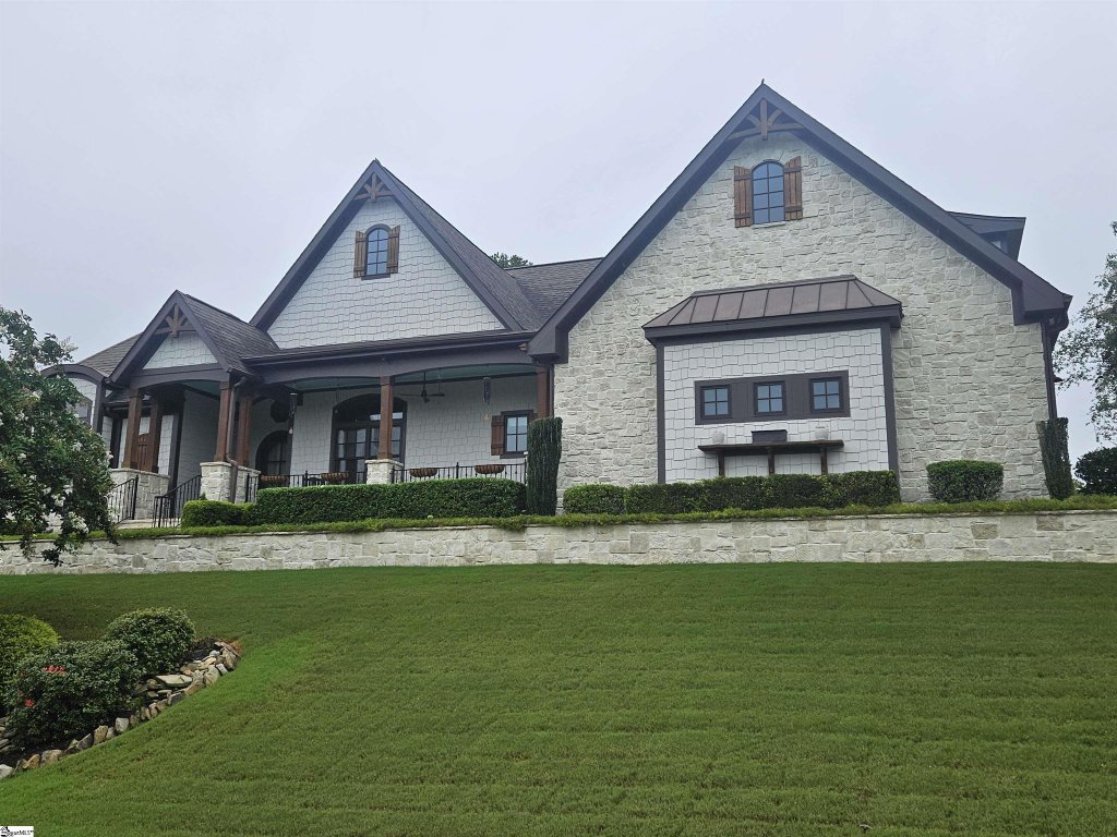 Ledgestone, Greer community