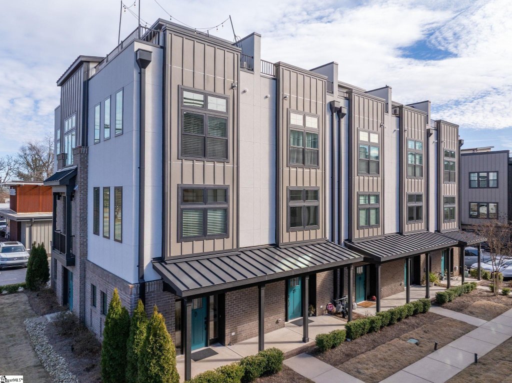 One21 Townhomes, Greenville community