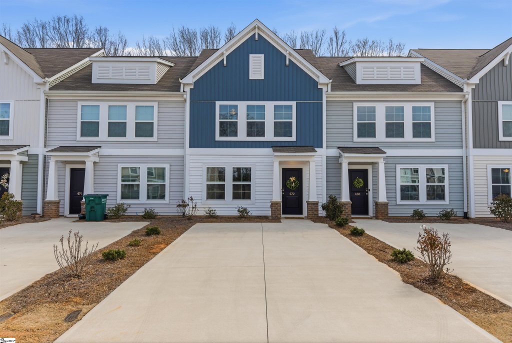 East Main Meadows, Spartanburg community