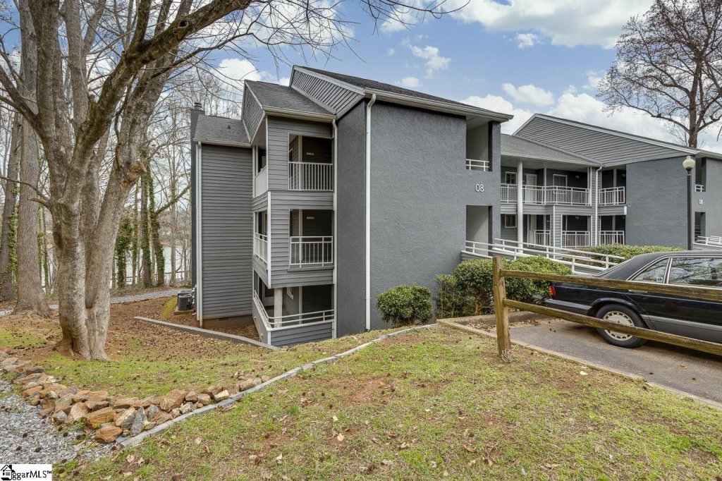 Northlake Condos, Anderson community