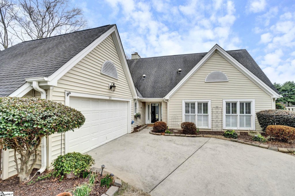 Forest Lake, Simpsonville community