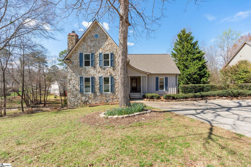 302 Golf View Lane
