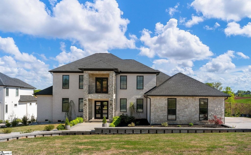 Castle Stone, Moore community