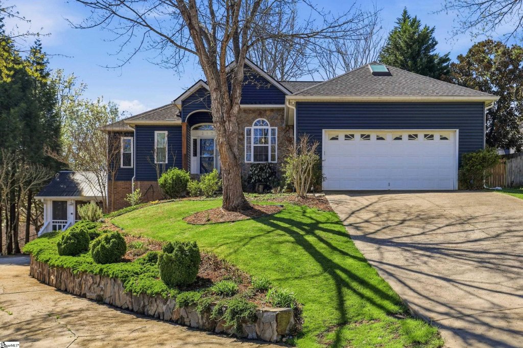 Brook Ridge Hills, Greenville community