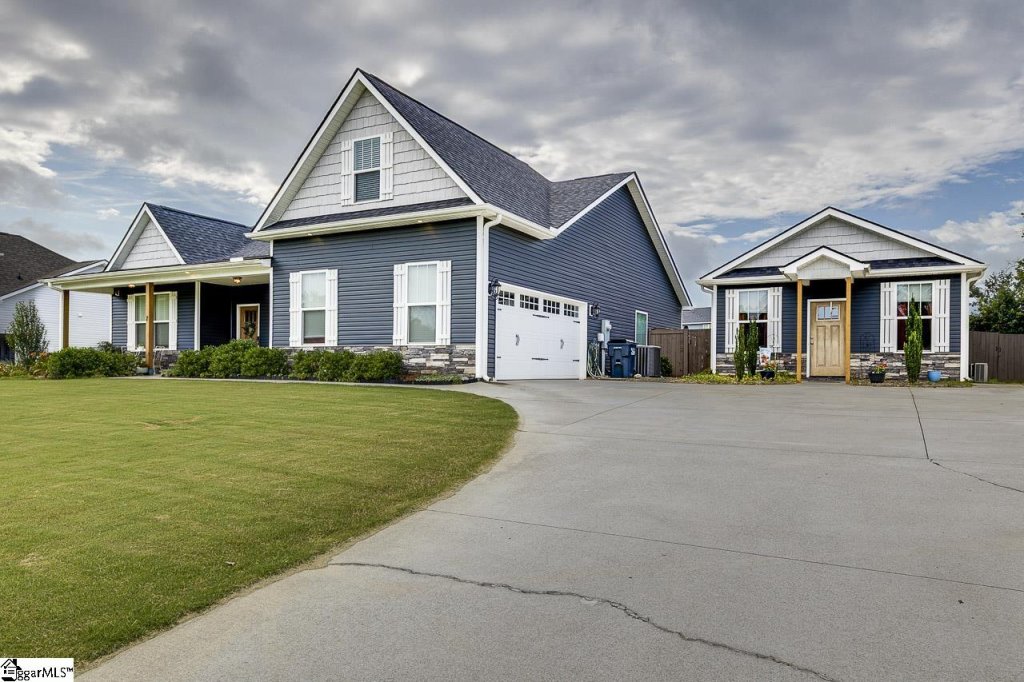 Robertson Meadows, Travelers Rest community